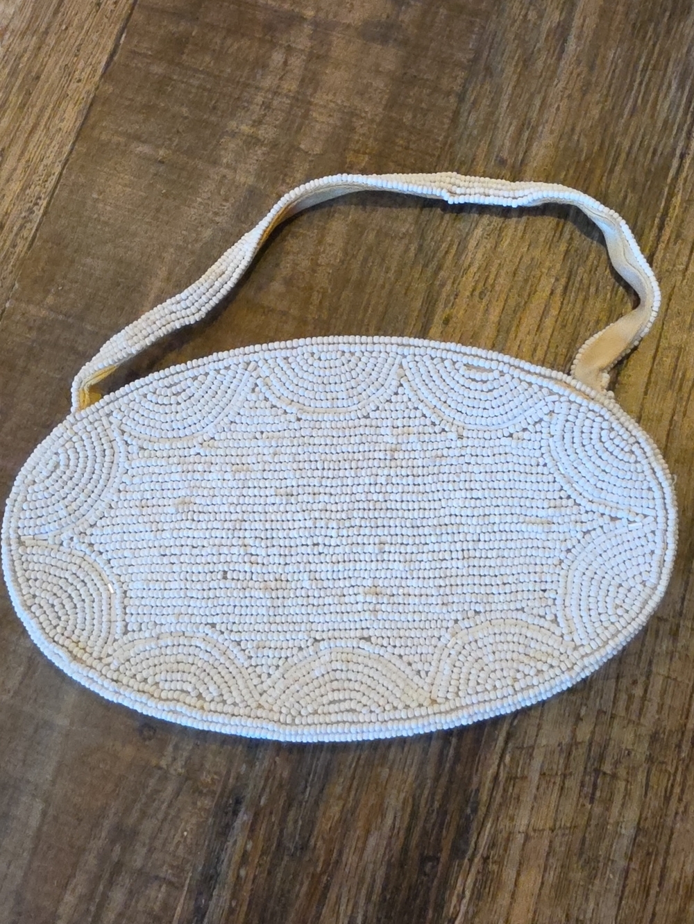 VTG, Authentic Ivory, Beaded Oval Shoulder Bag in White, 7x4